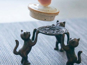 3 meows copper teapot lid holder 4 | BITTERLEAF TEAS