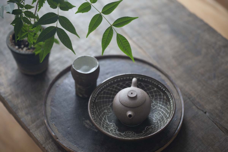 https://www.bitterleafteas.com/wp-content/uploads/2021/08/yixing-duanni-mini-julunzhu-teapot-13-800x533.jpg