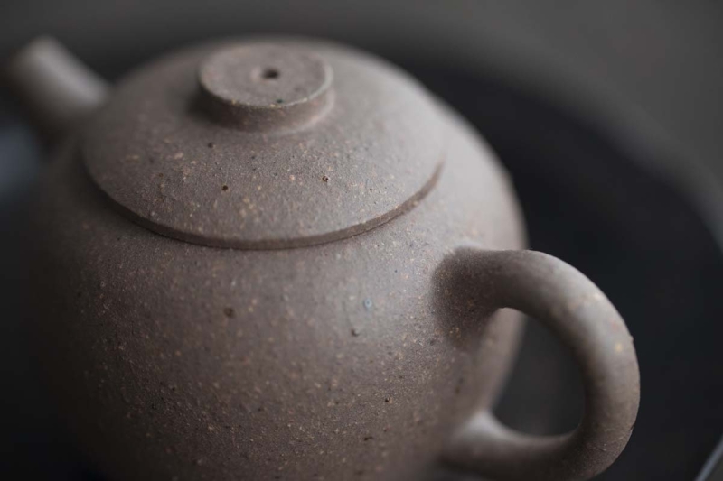 https://www.bitterleafteas.com/wp-content/uploads/2021/08/yixing-duanni-mini-julunzhu-teapot-6-800x533.jpg