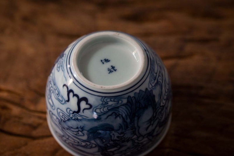 https://www.bitterleafteas.com/wp-content/uploads/2022/01/qinghua-handpainted-zhongkui-teacup-12-800x533.jpg