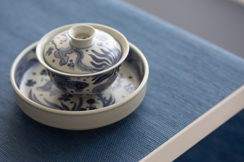 azure qinghua tea tray fish 1 | BITTERLEAF TEAS