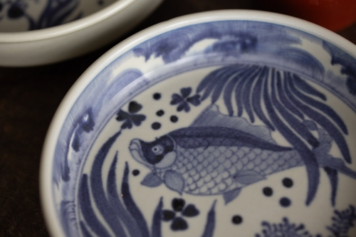 azure qinghua tea tray fish 12 | BITTERLEAF TEAS