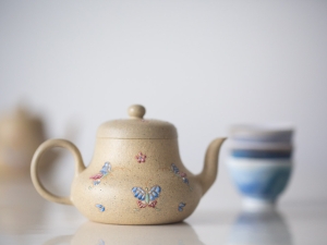 butterfly siting benshan lvni yixing zisha teapot 15 | BITTERLEAF TEAS