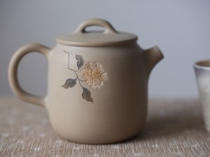 natural habitat jianshui zitao teapot white peony 3 3 | BITTERLEAF TEAS