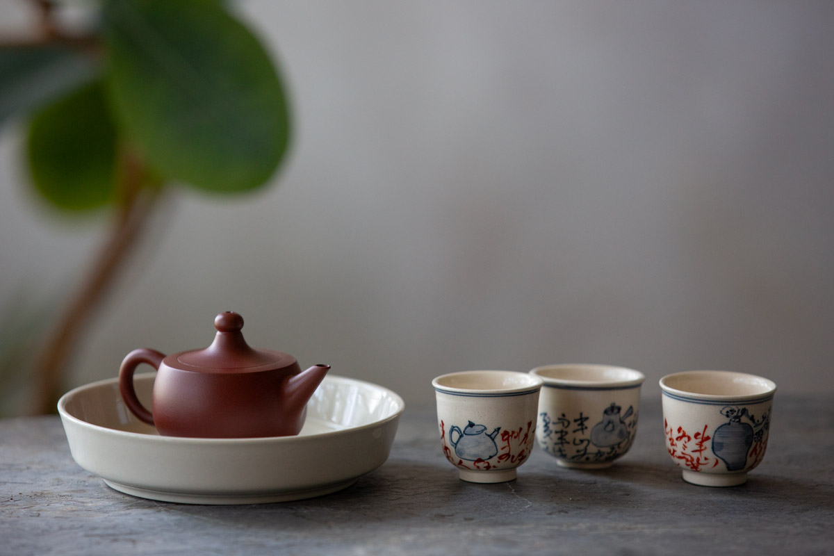 gilded qinghua teacup tea friends 2 | BITTERLEAF TEAS