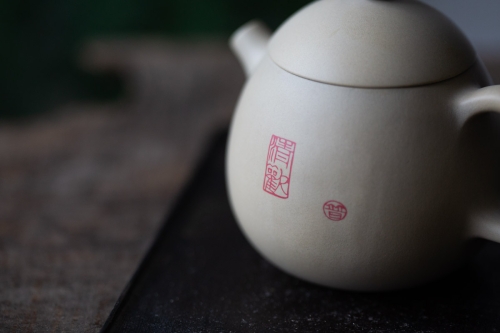 natural habitat jianshui zitao teapot hunter 4 | BITTERLEAF TEAS