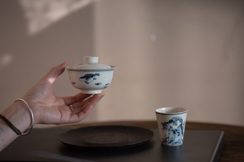 Gilded Qinghua Gaiwan - Fish - Image 7