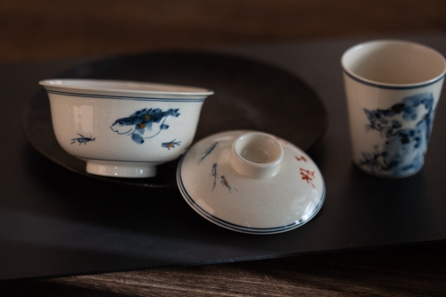 Gilded Qinghua Gaiwan - Fish - Image 8