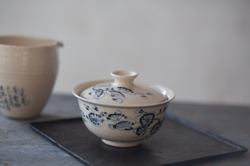 Gilded Qinghua Gaiwan - Plum Blossom - Image 3