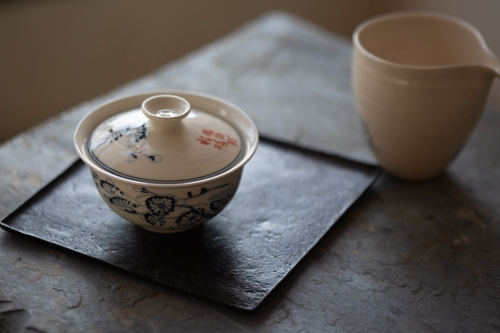 Gilded Qinghua Gaiwan - Plum Blossom - Image 8