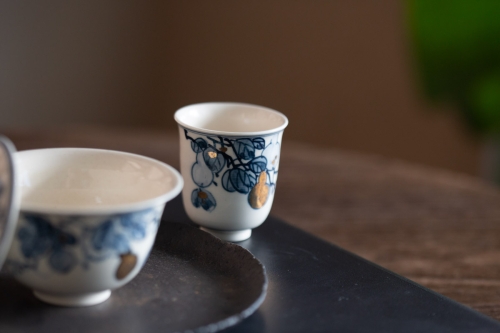 Gilded Qinghua Teacup - Hulu - Image 4