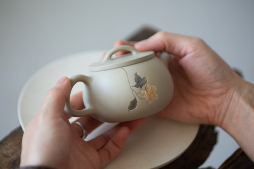 Natural Habitat Jianshui Zitao Teapot - White Peony - Image 6